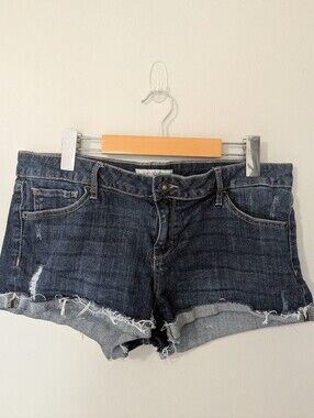 Guess Women's Dark Wash Frayed Hem Denim Shorts Size US 31